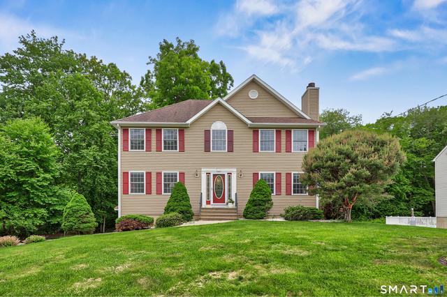 30 Bridle Trail Dr, Naugatuck, CT 06770