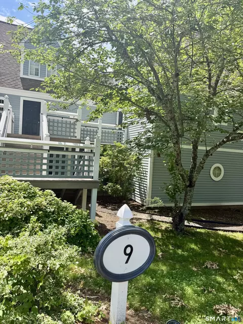 924 Old Pond Ln #924, Norwich, CT 06360