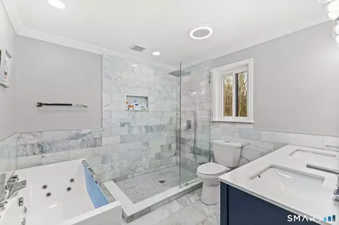Bath - 299 Redding Rd, Redding, CT 06896 photo 2 of 5