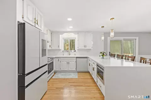 Kitchen - 299 Redding Rd, Redding, CT 06896 photo 2 of 3