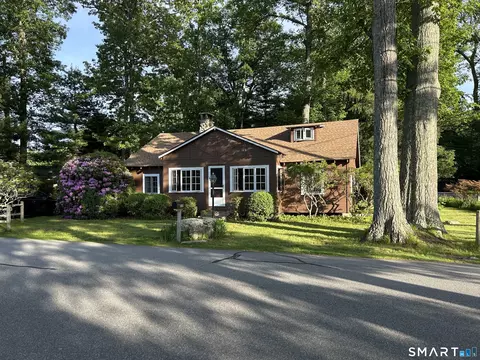 210 Deepwood Dr, Amston, CT 06231