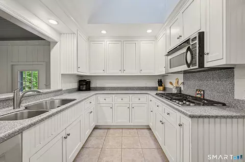Kitchen - 75 Norfield Rd, Weston, CT 06883 photo 2 of 2