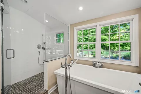 Bath - 75 Norfield Rd, Weston, CT 06883 photo 2 of 4