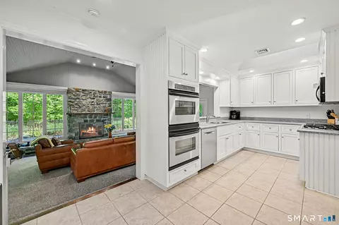 Kitchen - 75 Norfield Rd, Weston, CT 06883 photo 1 of 2