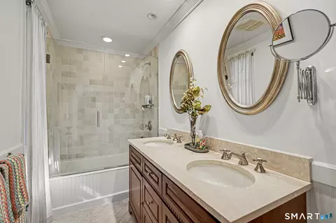 Bath - 75 Norfield Rd, Weston, CT 06883 photo 3 of 4