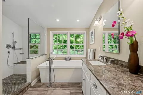 Bath - 75 Norfield Rd, Weston, CT 06883 photo 1 of 4