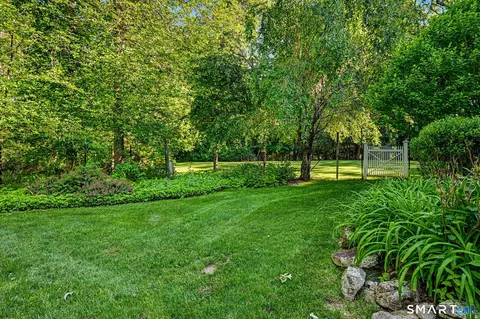 Exterior - 75 Norfield Rd, Weston, CT 06883 photo 5 of 11