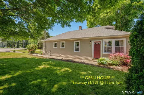 17 Lathrop Rd, Uncasville, CT 06382