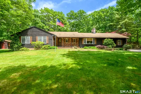 1020 Bartholomew Rd, Middletown, CT 06457