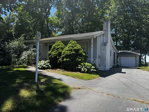 13 Briarwood Dr, Old Saybrook, CT 06475