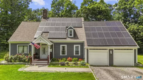 14 N Branch Rd, Newtown, CT 06470