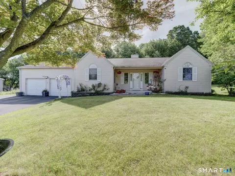 300 Hilltop Rd, Watertown, CT 06779
