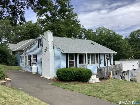 28 Kickapoo Rd, Middlefield, CT 06455