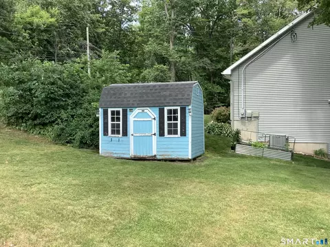 Exterior - 28 Kickapoo Rd, Middlefield, CT 06455 photo 4 of 4