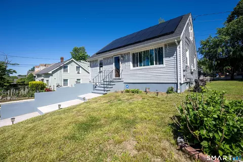 150 Moffitt St, Bridgeport, CT 06610