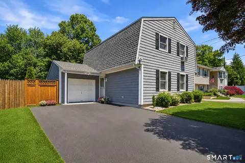 6 Three Seasons Ln, Norwalk, CT 06851