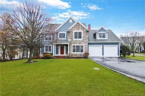 37 W Rock Trl, Stamford, CT 06902