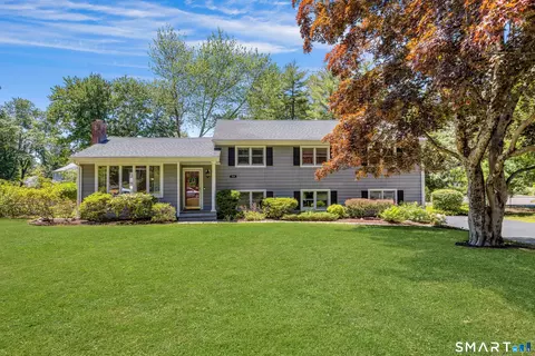 104 Nutmeg Ln, Stamford, CT 06905