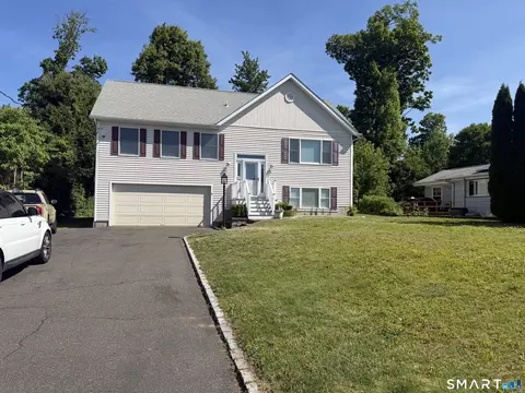 Exterior - 7 Mist Hill Dr, Brookfield, CT 06804 photo 2 of 5