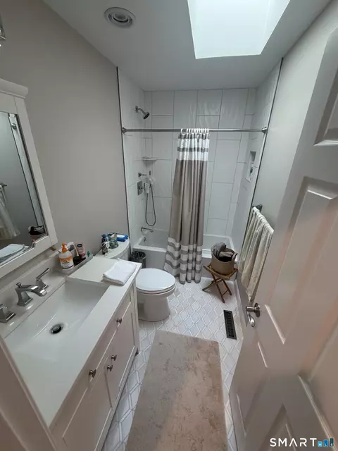 Bath - 7 Mist Hill Dr, Brookfield, CT 06804 photo 1 of 3