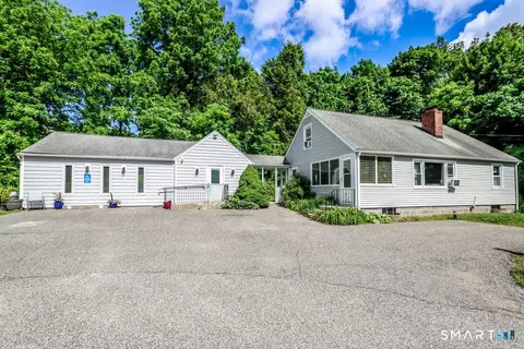 121 Litchfield Rd, New Milford, CT 06776
