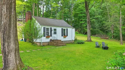 Exterior - 277 Spring Hill Rd, Monroe, CT 06468 photo 2 of 5
