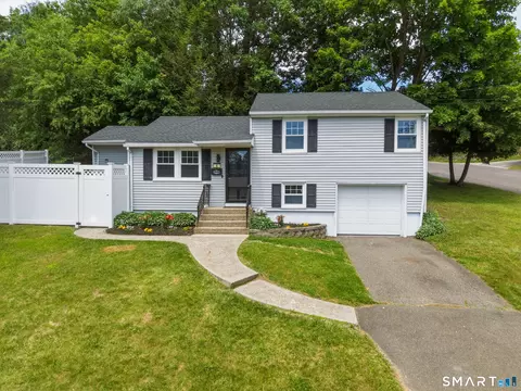 6 Glenford Dr, Waterbury, CT 06708