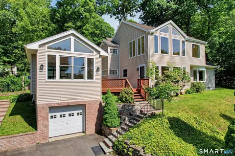 40 Manitook Dr, Oxford, CT 06478
