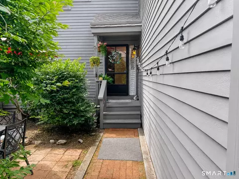 48 Ledgewood Dr #48, Brookfield, CT 06804