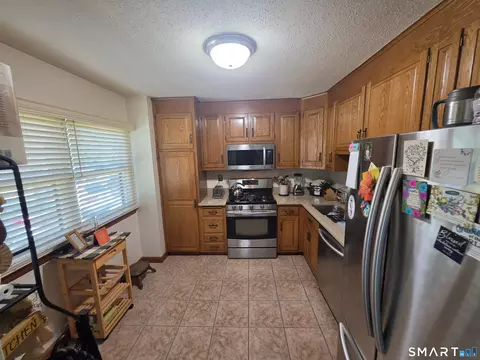 25 Robin Brook Dr #25, Newington, CT 06111
