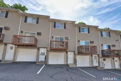 3211 E Main St #8, Waterbury, CT 06705
