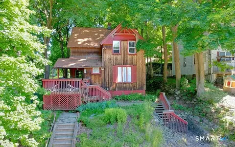 31 Winchester St, Waterbury, CT 06704