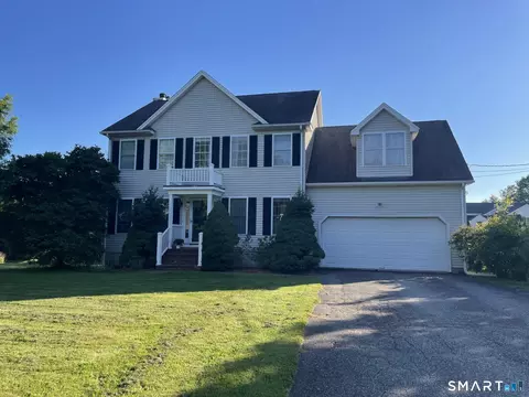 4 Meadow Rd, Newtown, CT 06470