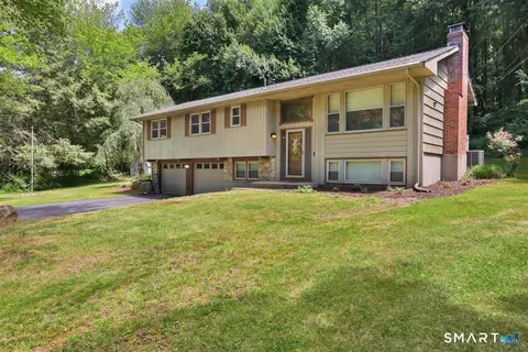 9 Willow Stream Dr, Vernon, CT 06066