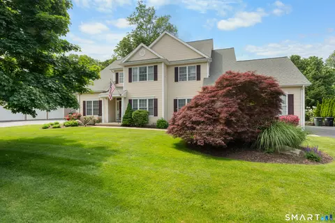 34 River Highlands Dr, Milford, CT 06461