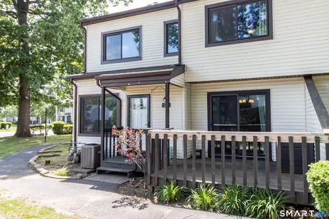 94 Cottonwood Rd #94, Newington, CT 06111