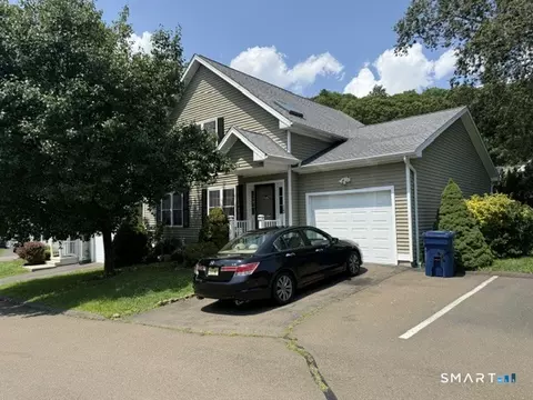 17 Mourning Dove Cir #17, New Haven, CT 06513