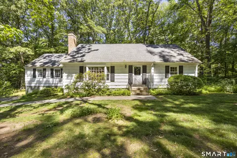 151 Braemar Dr, Cheshire, CT 06410
