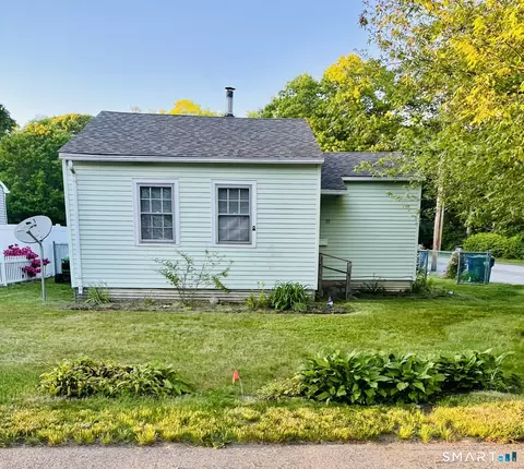 13 Midway Oval, Groton, CT 06340