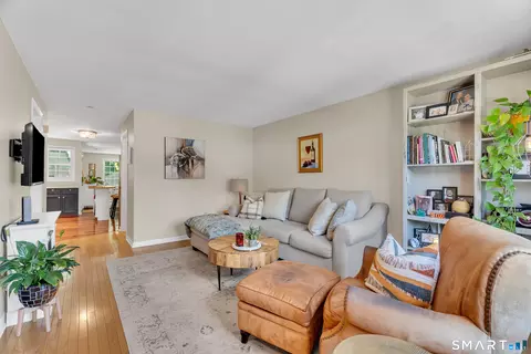 Living - 17 Mallard Ct #17, Wallingford, CT 06492 photo 4 of 5