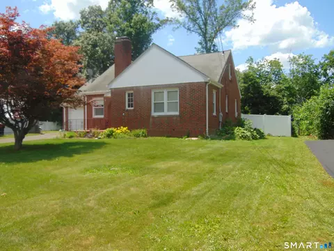 9 Grantham Rd, Wallingford, CT 06492