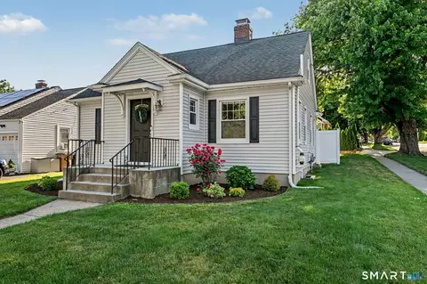 158 Courtland Hill St, Stamford, CT 06906