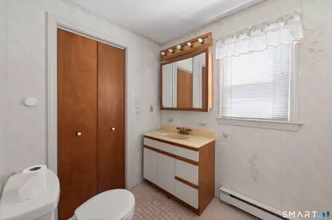 Bath - 60 Gilbert Ave, Hamden, CT 06514 photo 1 of 2