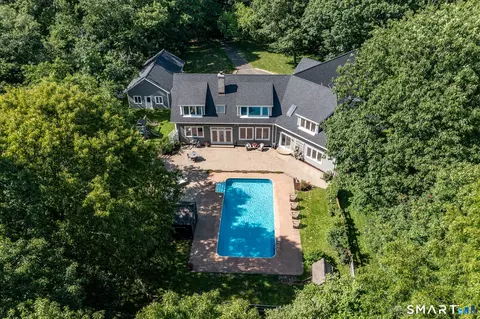 28 Drewbarrie Ln, Easton, CT 06612