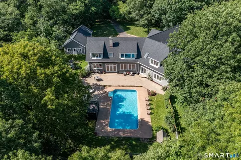 28 Drewbarrie Ln, Easton, CT 06612