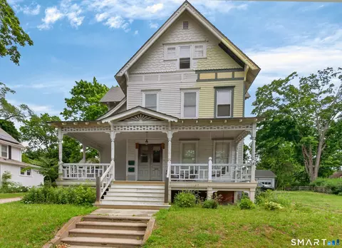 33 Church St, Guilford, CT 06437