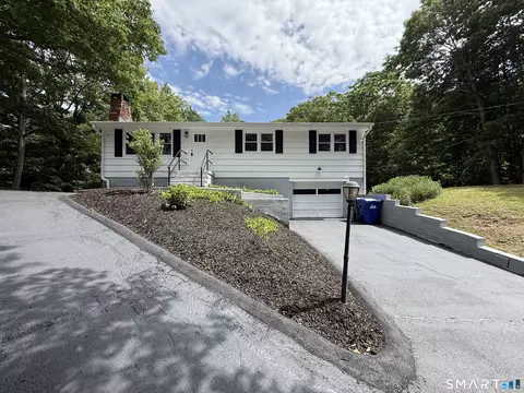 41 Piscitello Dr, Branford, CT 06405