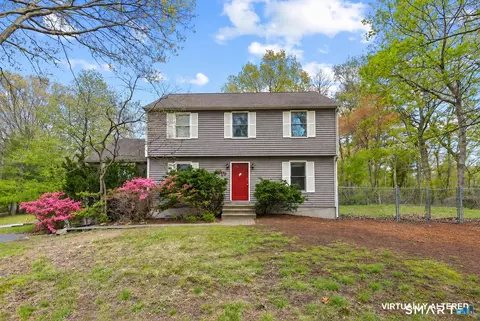10 Oak Hill Dr, Clinton, CT 06413