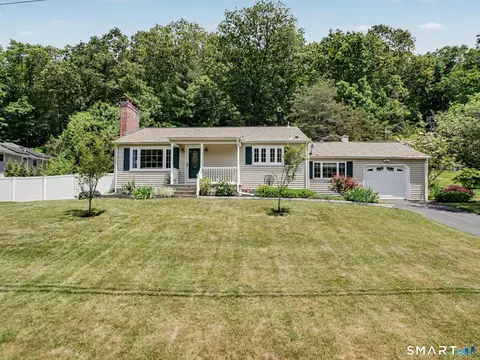 18 Wyant Rd, Oxford, CT 06478