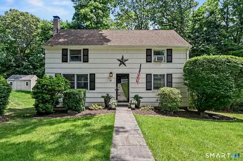 41 Ledgewood Dr, Norwalk, CT 06850